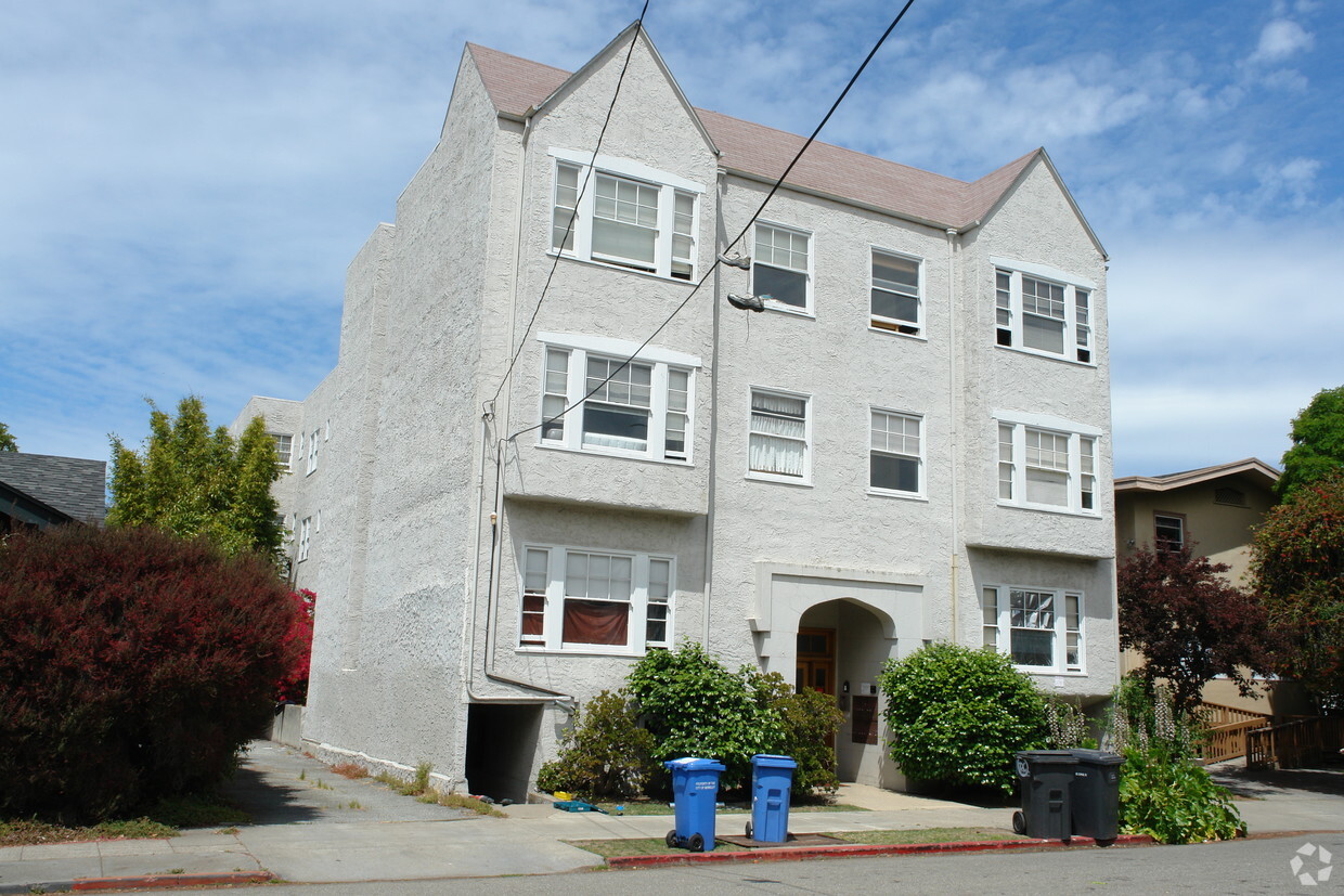 Primary Photo - 3030 Regent St