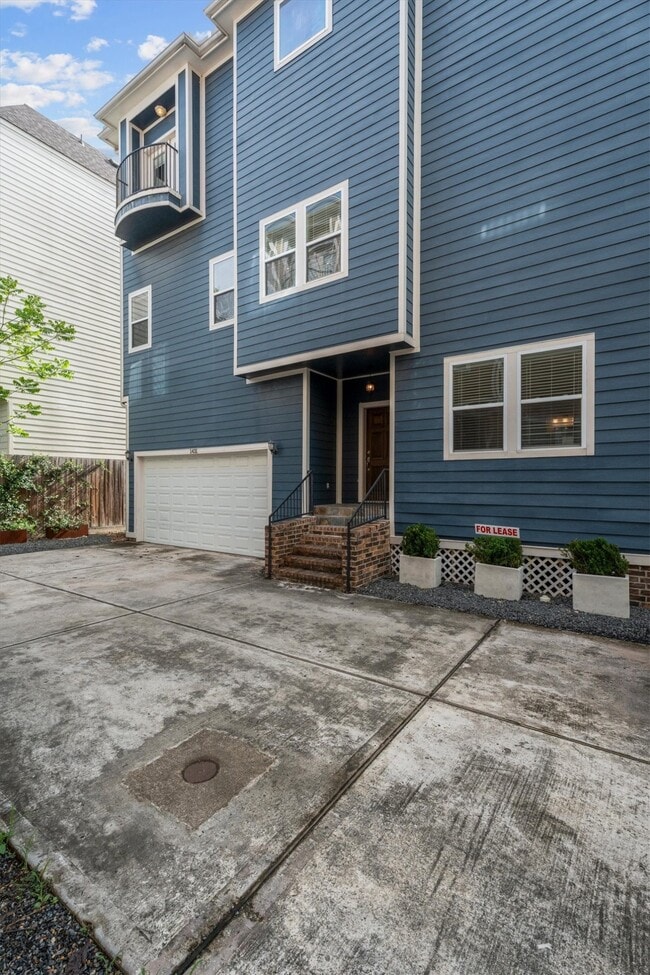 Building Photo - 1431 W 25th St