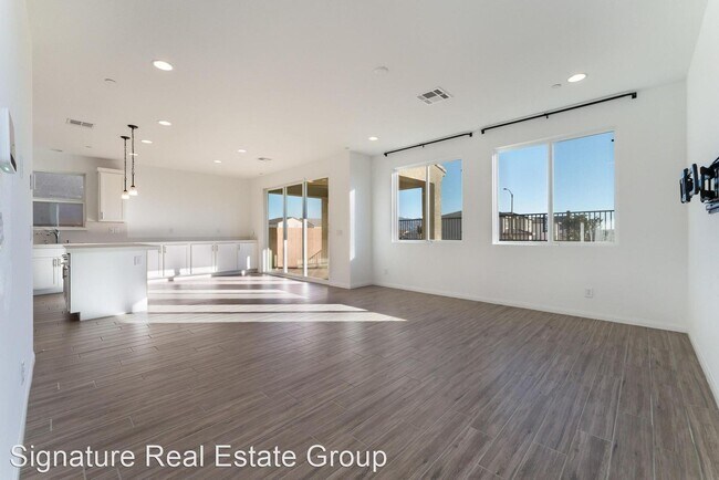 Building Photo - 4 br, 3 bath House - 8946 Wallner St.