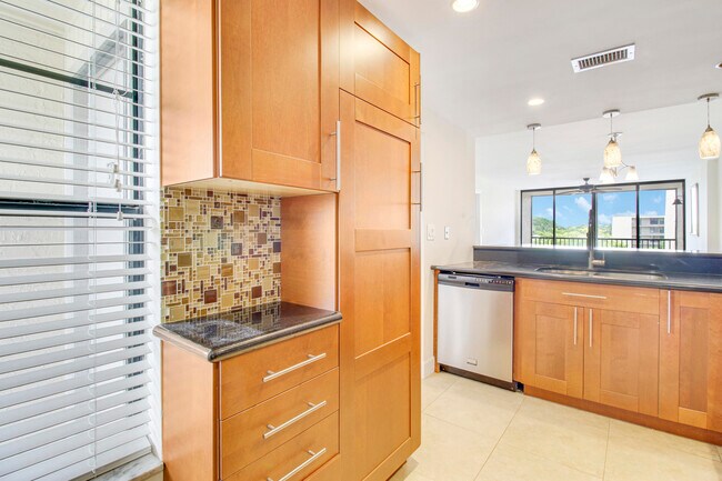 Building Photo - 12 Royal Palm Way