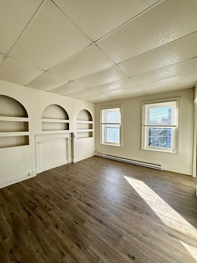 Building Photo - 1038 6th Ave