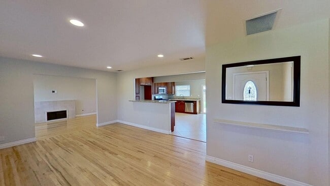 Building Photo - 420 Adlena Dr
