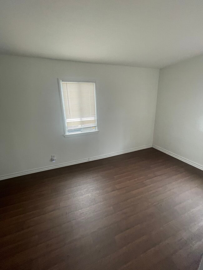 Foto del edificio - 8033 Rosecrans Ave