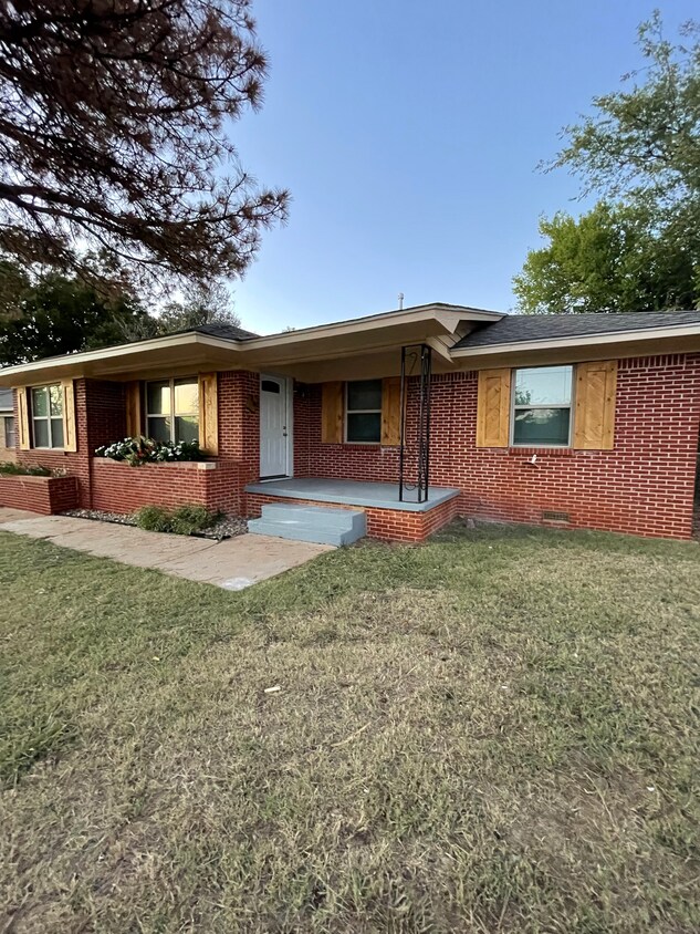 Foto principal - 2209 NW Smith Ave