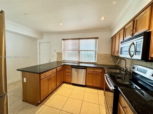 Foto del edificio - 7801 Hispanola Ave