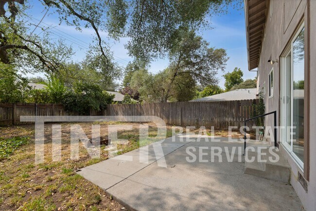 Building Photo - 6169 Oakgreen Cir