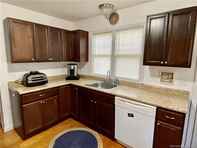 Foto del edificio - 45 Delsole Rd