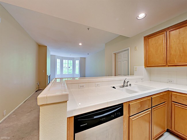 Building Photo - 2 br, 2 bath  - 200 Caldecott Ln Unit 108