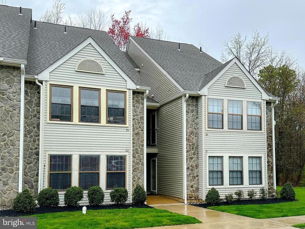 Foto principal - 22 Bridgewater Dr