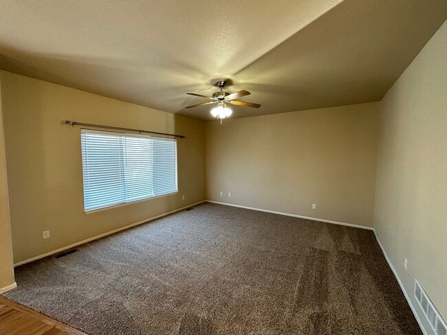 Building Photo - 5 Bedroom, 4 Bath home in the Lorson Ranch...
