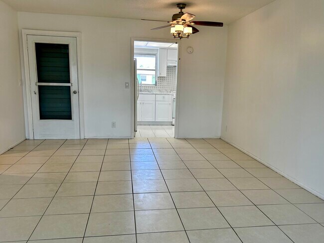 Foto del edificio - 2895 Crosley Dr W