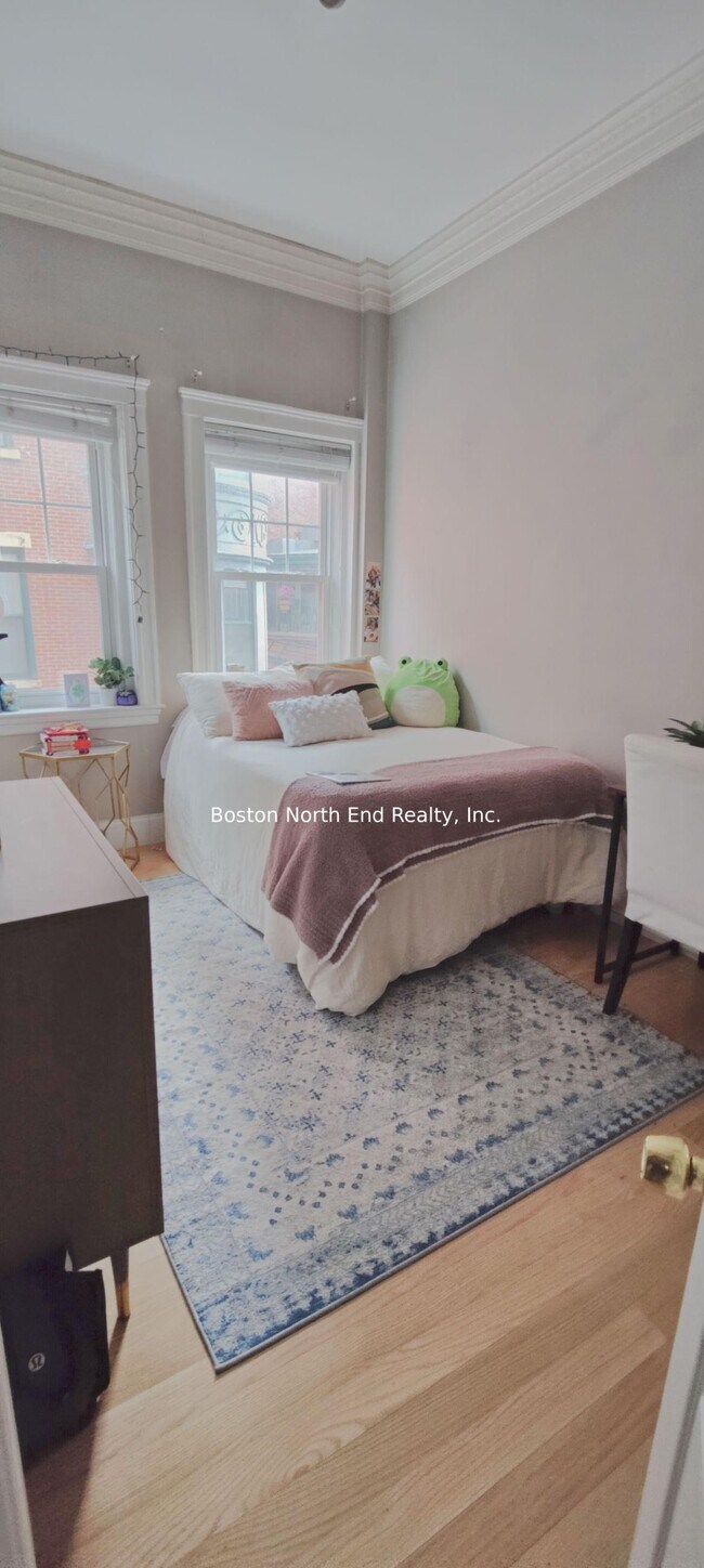 Building Photo - 3 bedroom in Boston MA 02113