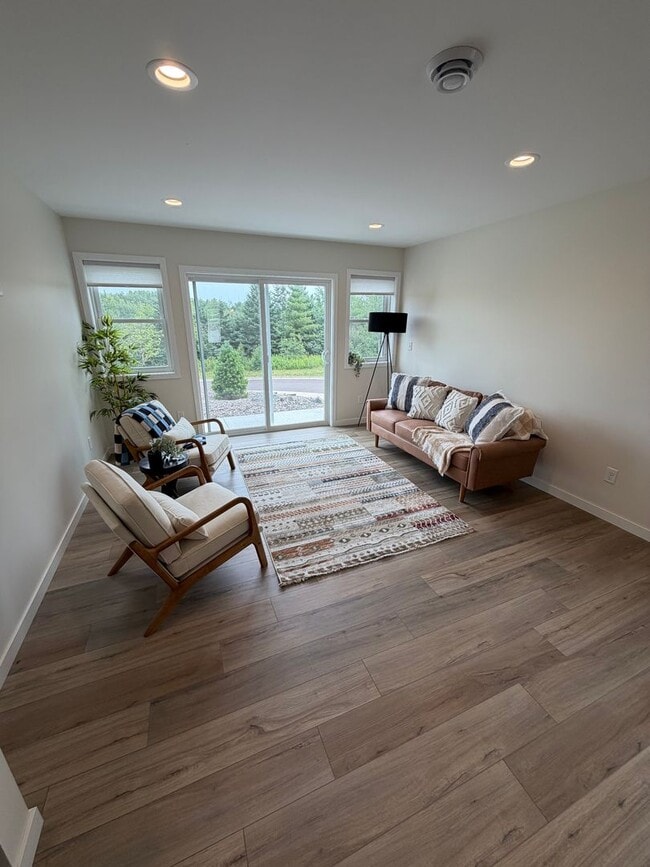 Building Photo - Available Now brand New Build 3 bed 2.5 bath