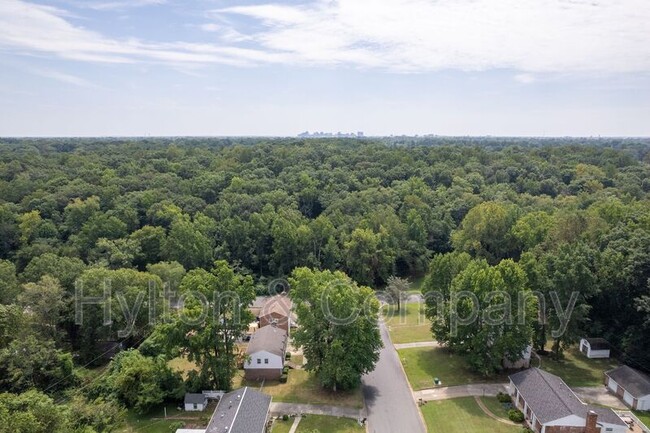 Building Photo - 5003 Sandpiper Dr