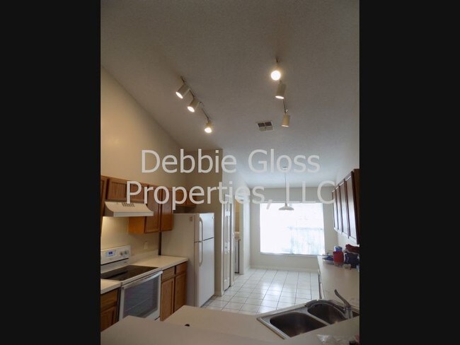 Building Photo - 922 Brightview Dr