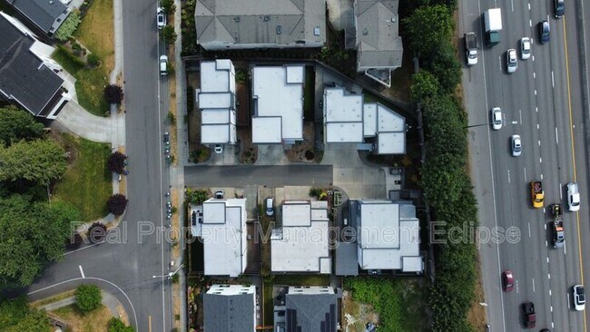 Foto del edificio - 9619 Slater Ave NE