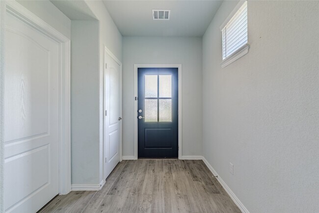 Foto del edificio - 10323 Birch Peak Dr