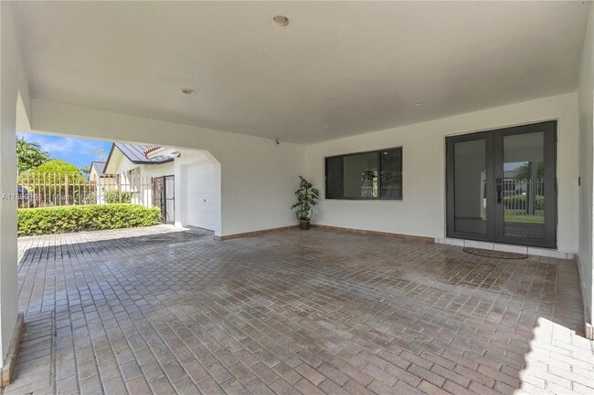 Foto del edificio - 631 SW 102nd Ave