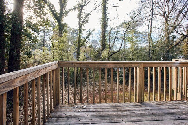 Building Photo - Midway