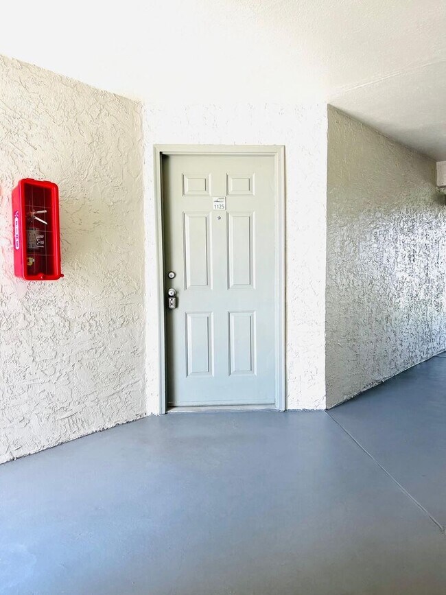 Foto del edificio - 1401 Village Blvd