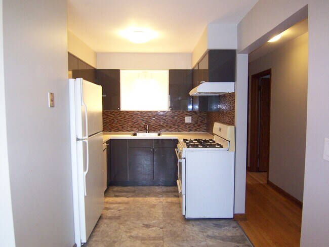Foto del edificio - 4128 W Byron St