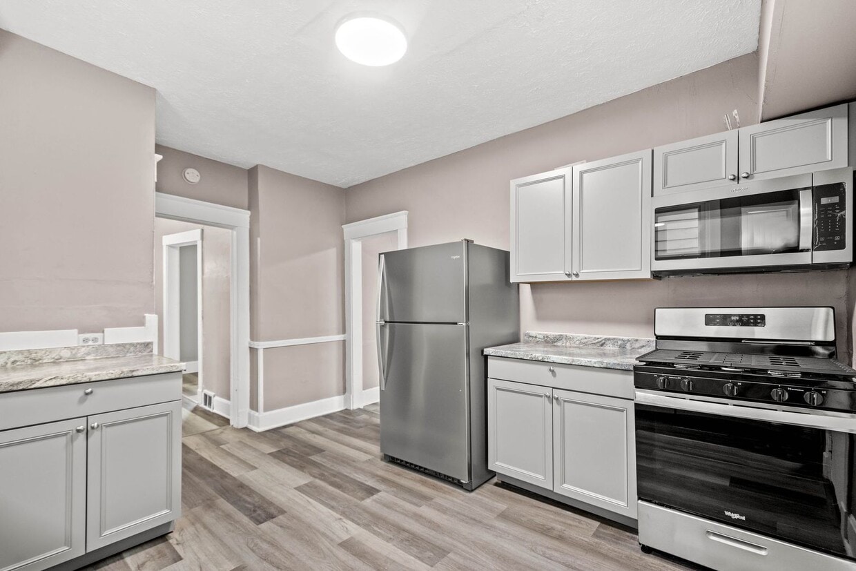 Stunning 3 bedroom home in Aliquippa available May 1! - Stunning 3 bedroom home in Aliquippa available May 1!