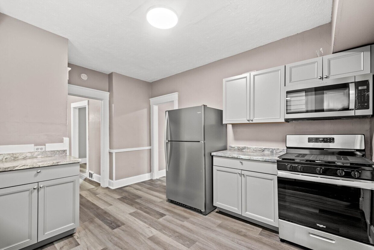 Primary Photo - WOW - AMAZING 3 BEDROOM AVAILABLE IN ALIQU...