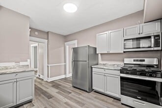 Building Photo - 1108 Main St