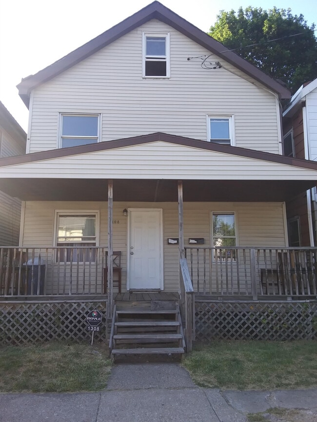 Building Photo - 1308 E 8th St