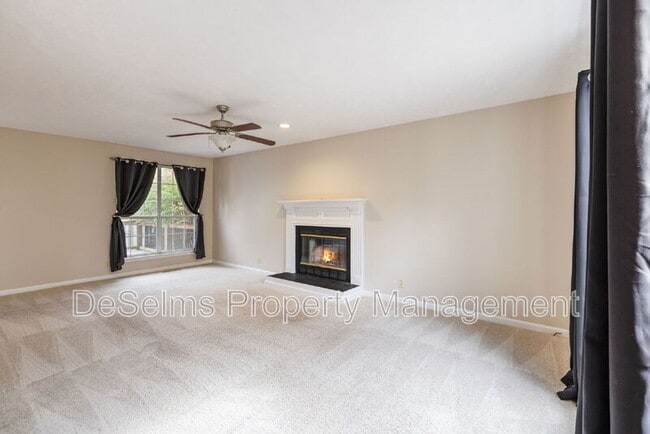 Foto del edificio - 236 Burgandy Hill Rd