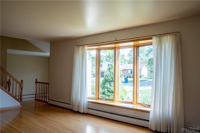 Foto del edificio - 102 Brooklane Dr