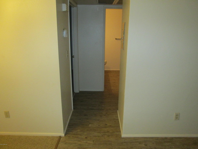Foto del edificio - 220 W Merritt St