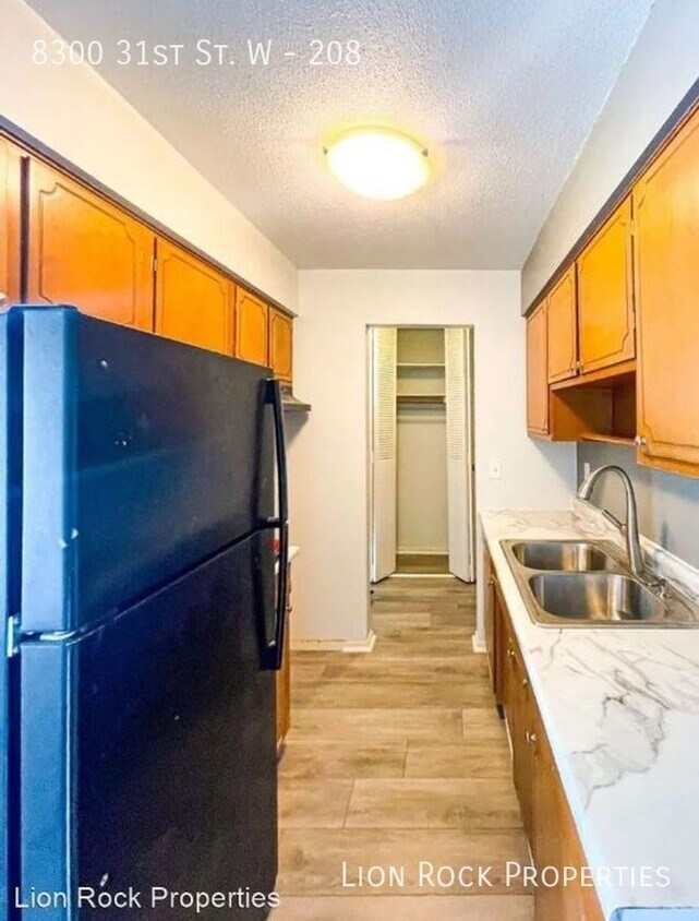 Foto principal - Your Contemporary Haven in St. Louis Park ...