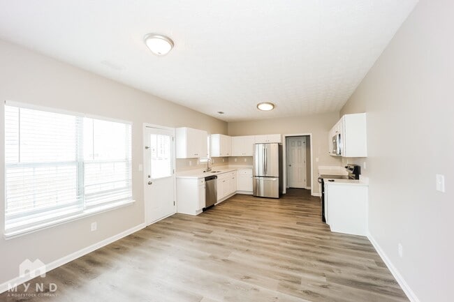 Foto del edificio - 3302 Summer Brooke Ln