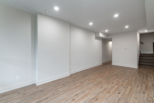 Foto del edificio - 468-470 E. 2nd Ave