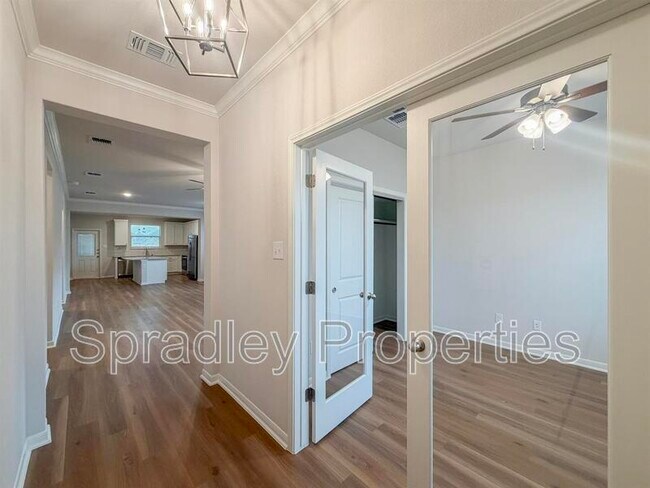 Foto del edificio - 8112 Pineridge Wy