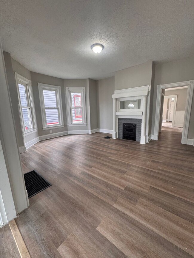 Foto del edificio - 821 Heaton St