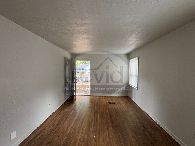 Foto del edificio - 1445 Luverne St