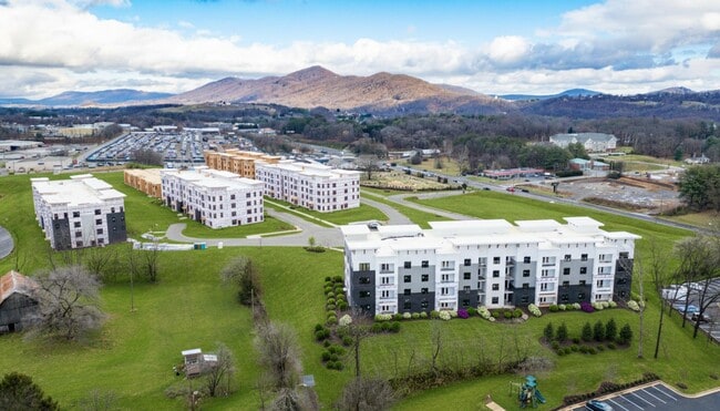 Building Photo - East Pointe Luxury Apartments