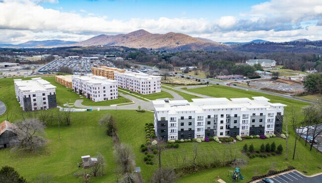 Foto del edificio - East Pointe Luxury Apartments