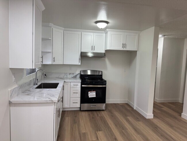 Building Photo - 14423 Berendo Ave