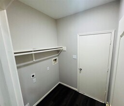 Building Photo - 9530 Flying Eagle Ct