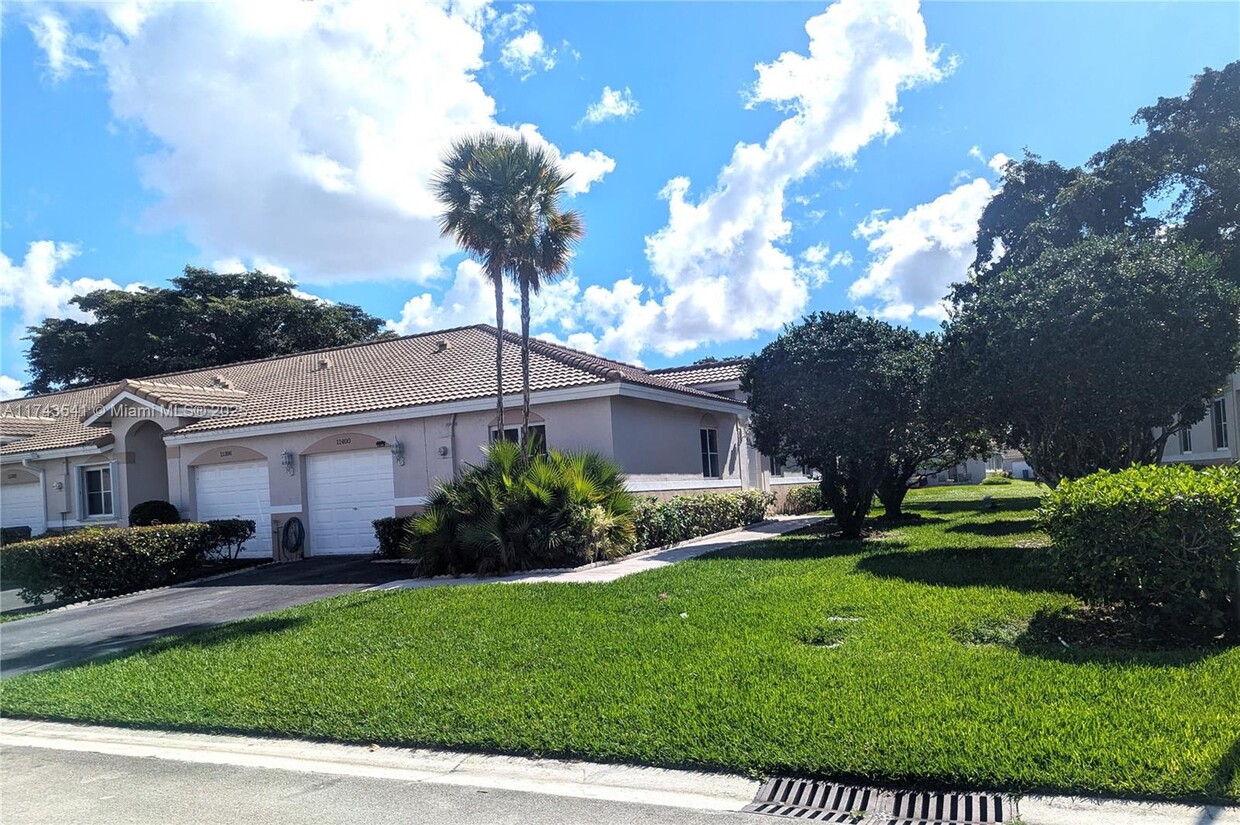 Foto principal - 11400 SW 17th Ct