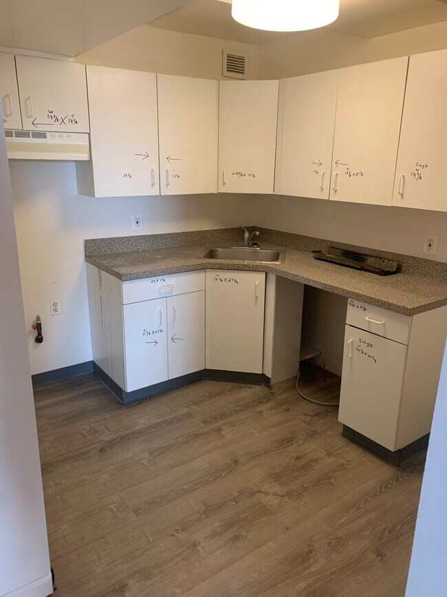kitchen - 9922 67th Ave