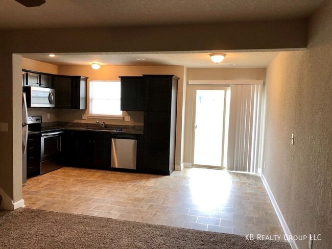 Foto del edificio - Newer 2 Bed Townhome in Belton w/ First Mo...