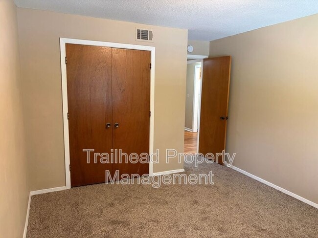 Building Photo - 5884 W 58th St