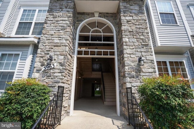 Building Photo - 5963 Founders Hill Dr
