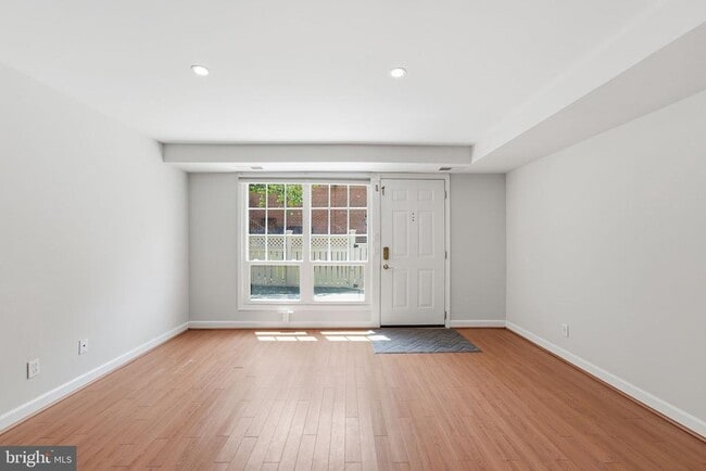 Building Photo - 1329 N Van Dorn St
