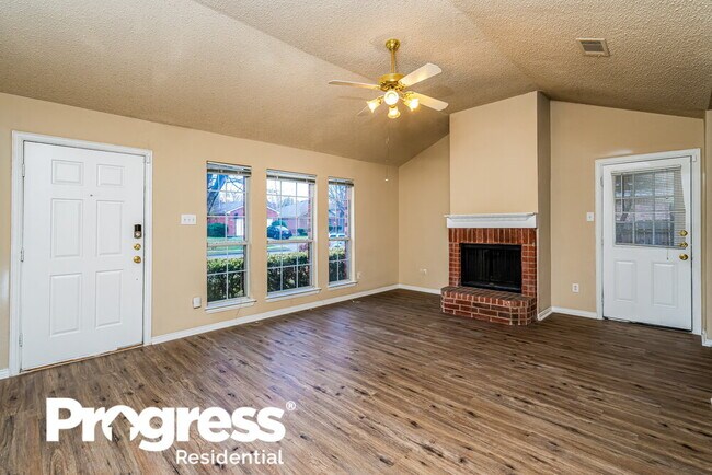 Foto del edificio - 1157 Lake Bluff Dr