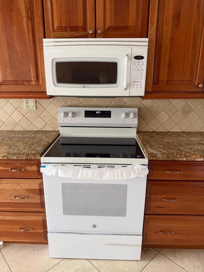 Foto del edificio - 3111 Coral Springs Dr
